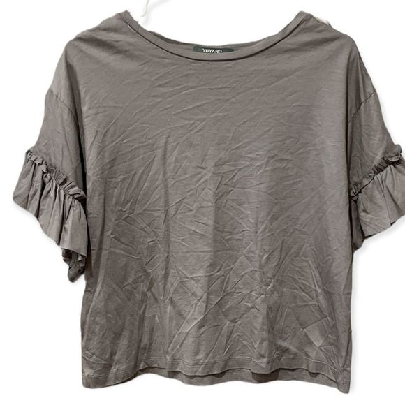 3/$25.   Yuyan classic fashion top size Medium - Picture 6 of 7